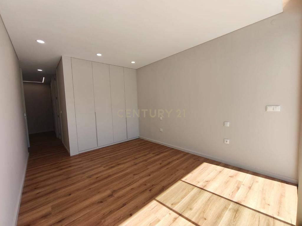 Luxuosa Moradia em Marinhas - Esposende com Vista para a Montanha e Piscina - Image 12