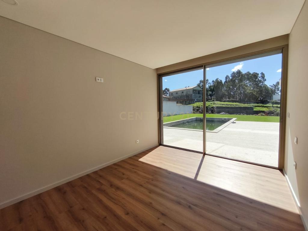 Luxuosa Moradia em Marinhas - Esposende com Vista para a Montanha e Piscina - Image 14