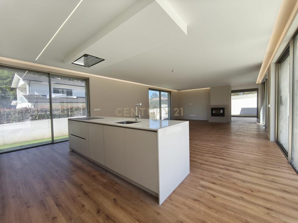 Luxuosa Moradia em Marinhas - Esposende com Vista para a Montanha e Piscina - Image 7