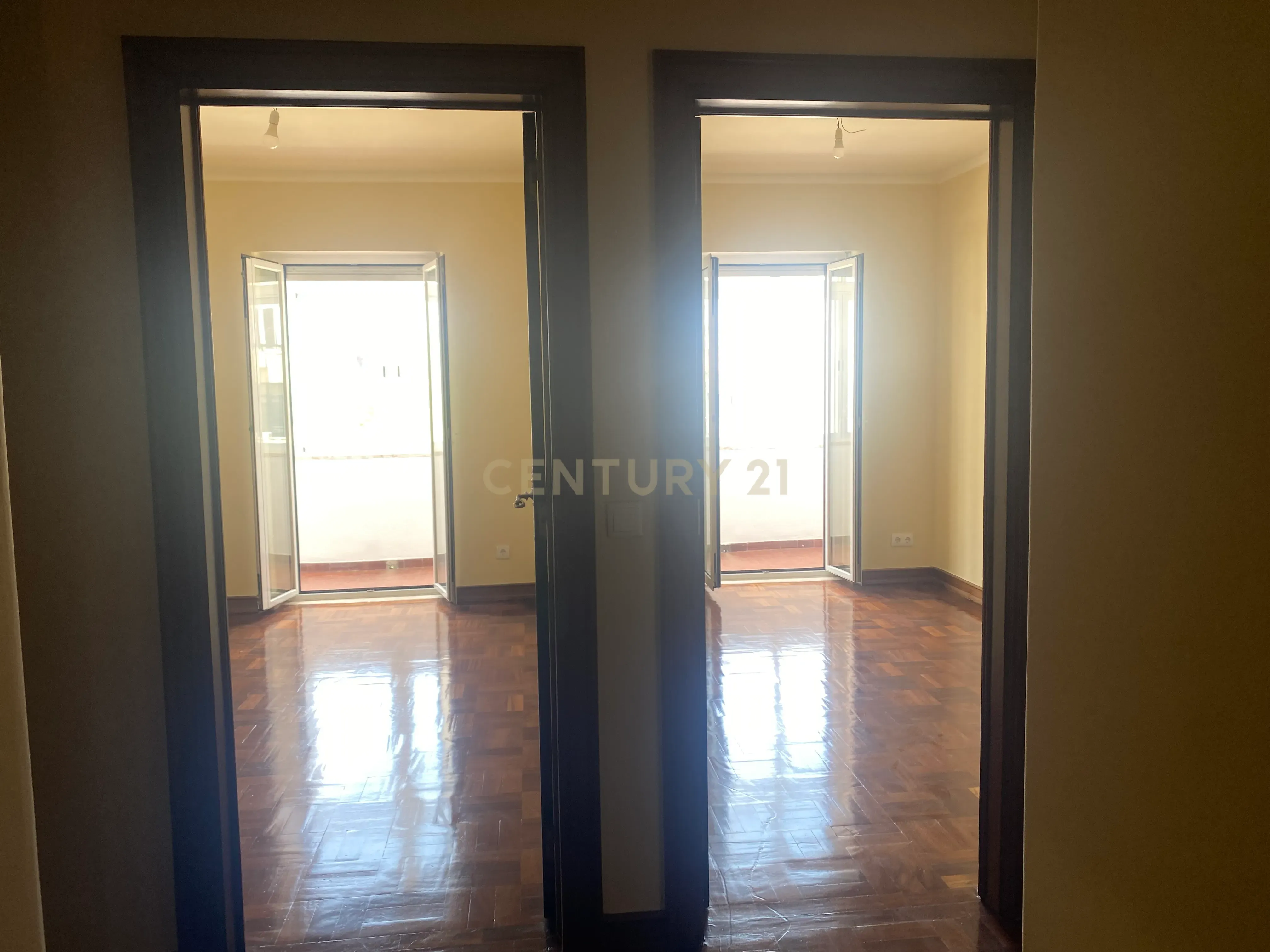Apartamento  T5 Renovado -  Av Barbosa de Bocage - Image 11