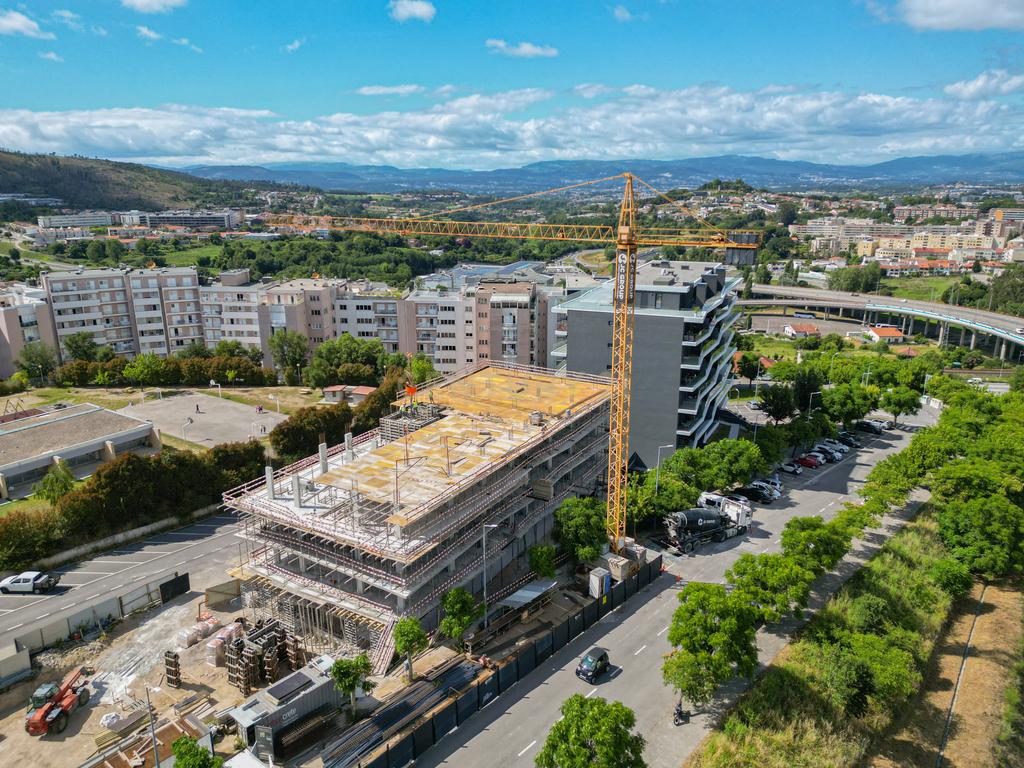 T3 Novo em Ferreiros, Braga | Suíte e 2 Quartos com Closet e Varanda Panorâmica - Image 36