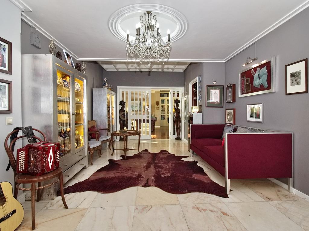 Apartamento T6 com Terraço e Vista 360º em Campolide - 314m² - Image 1
