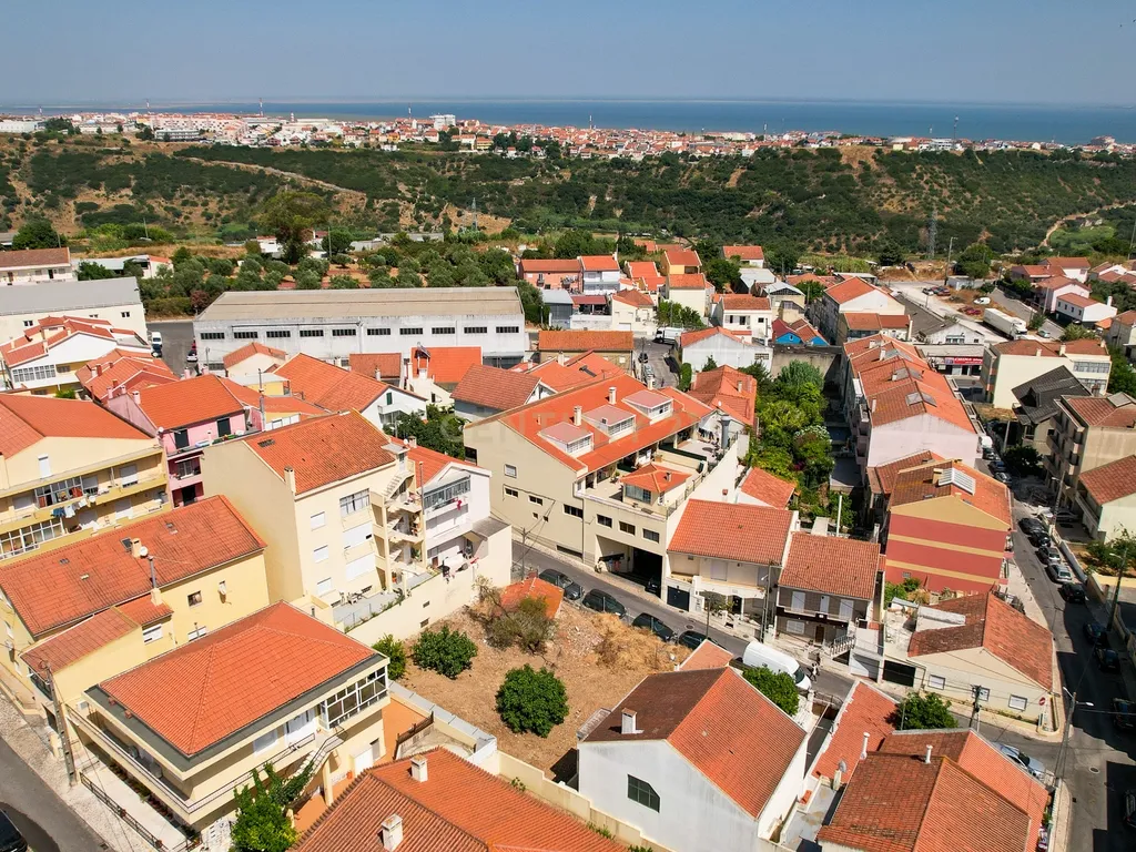 **ESPECTACULAR TERRENO EM LOURES** - Image 2