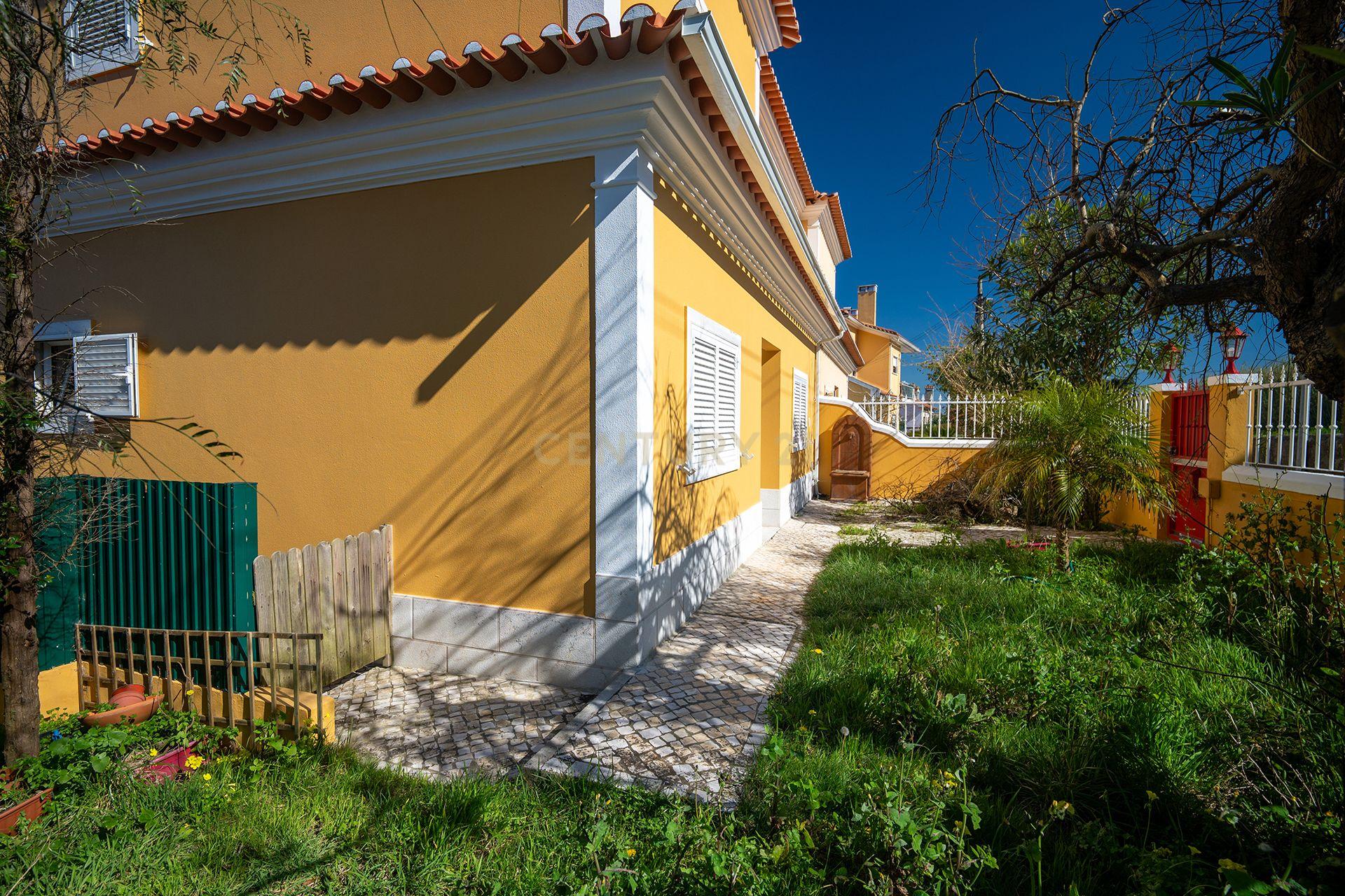 Fotografia 3 de Fabulosa Moradia em Gaveto com Jardim - Sintra