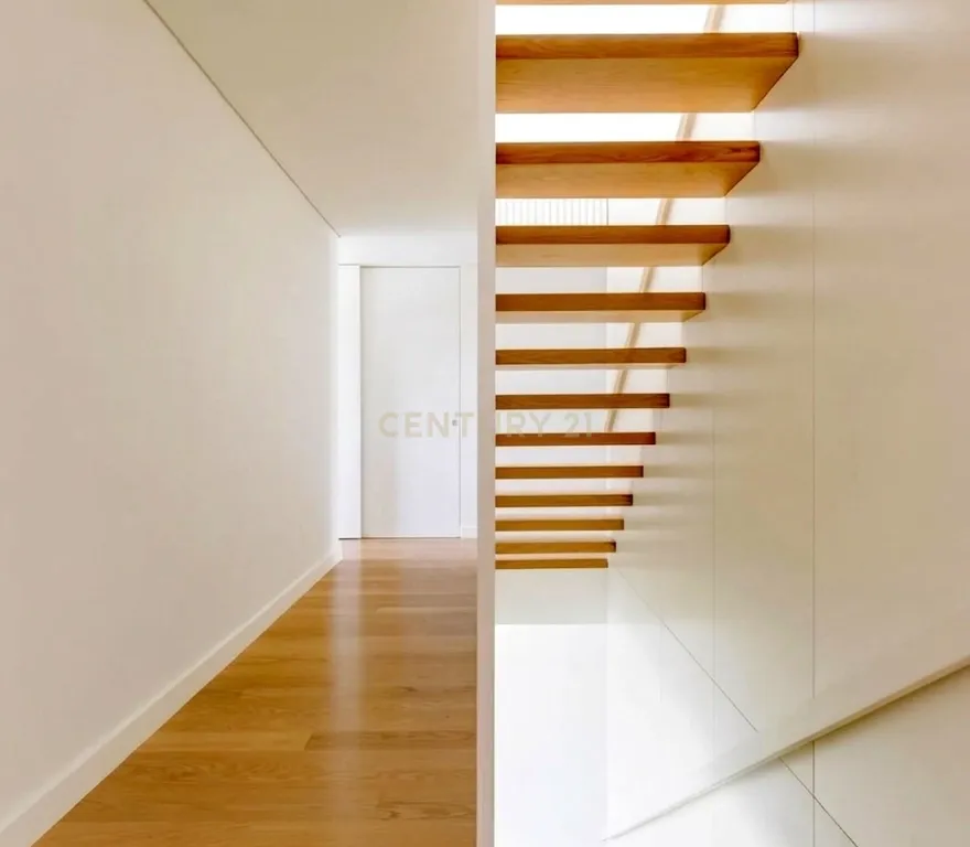 Luxuosa Moradia T4 em Alcântara, Lisboa - Image 17