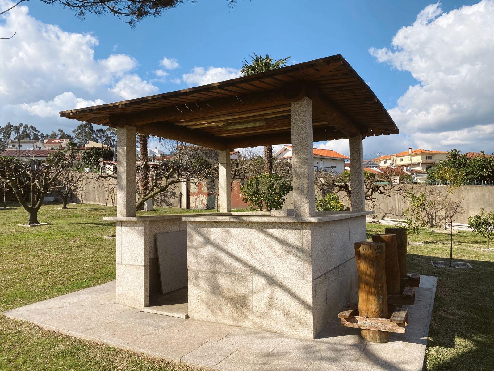 Luxuosa Moradia T3 Térrea Guimarães - Image 17