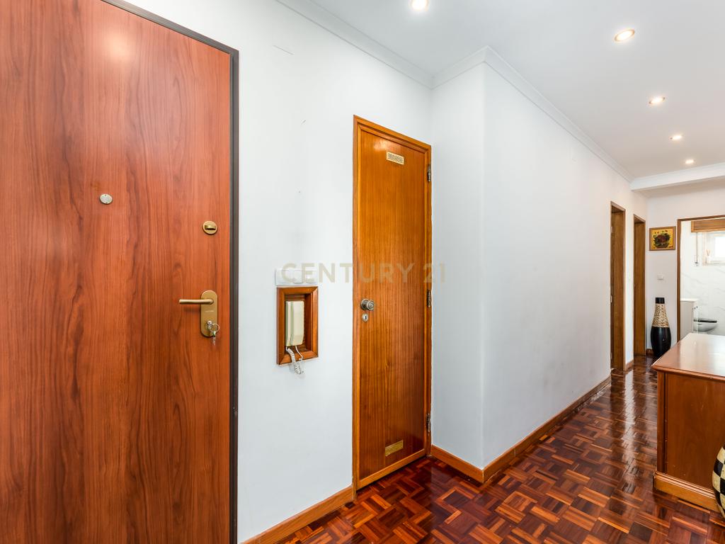 Apartamento Renovado T3 na Amadora - Image 28