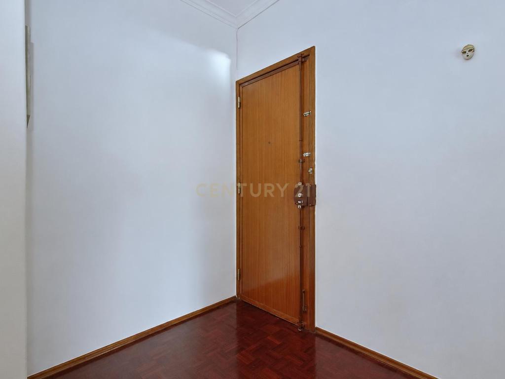 Apartamento T2 com Duas Varandas e Excelente Localização - Image 27