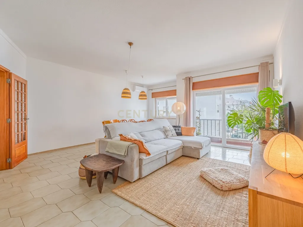 Apartamento T3 com 2 WC, Arrecadação e Terraço com Vista Mar | Ameijeira, Lagos - Image 1