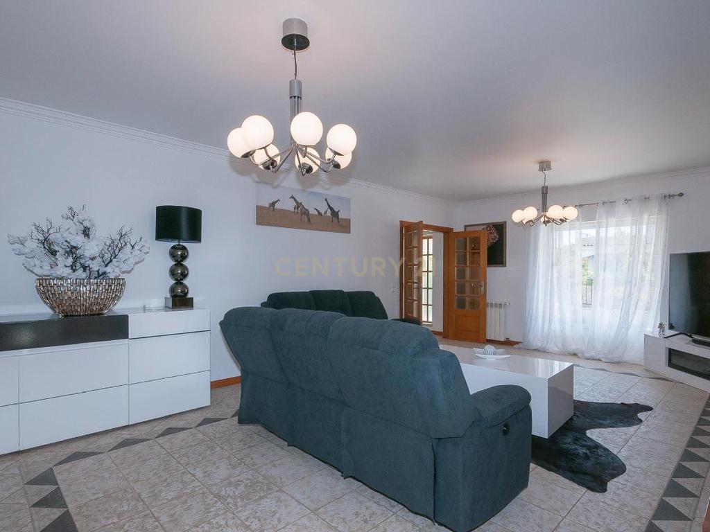 Moradia com 480m2 e piscina, na Ericeira - Image 9