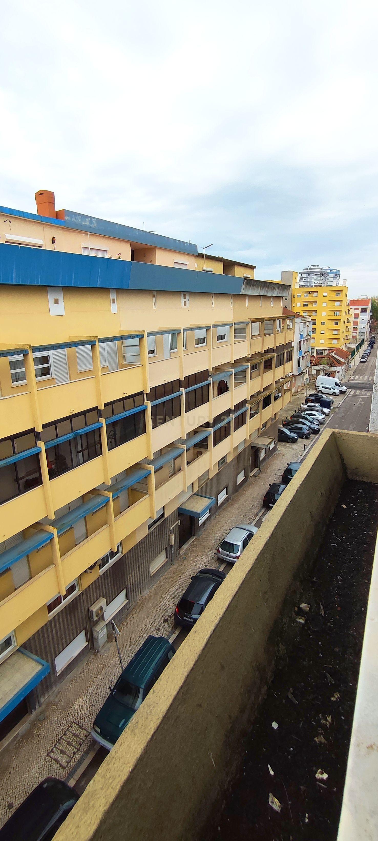 Apartamento T2 Centro Barreiro - Image 17