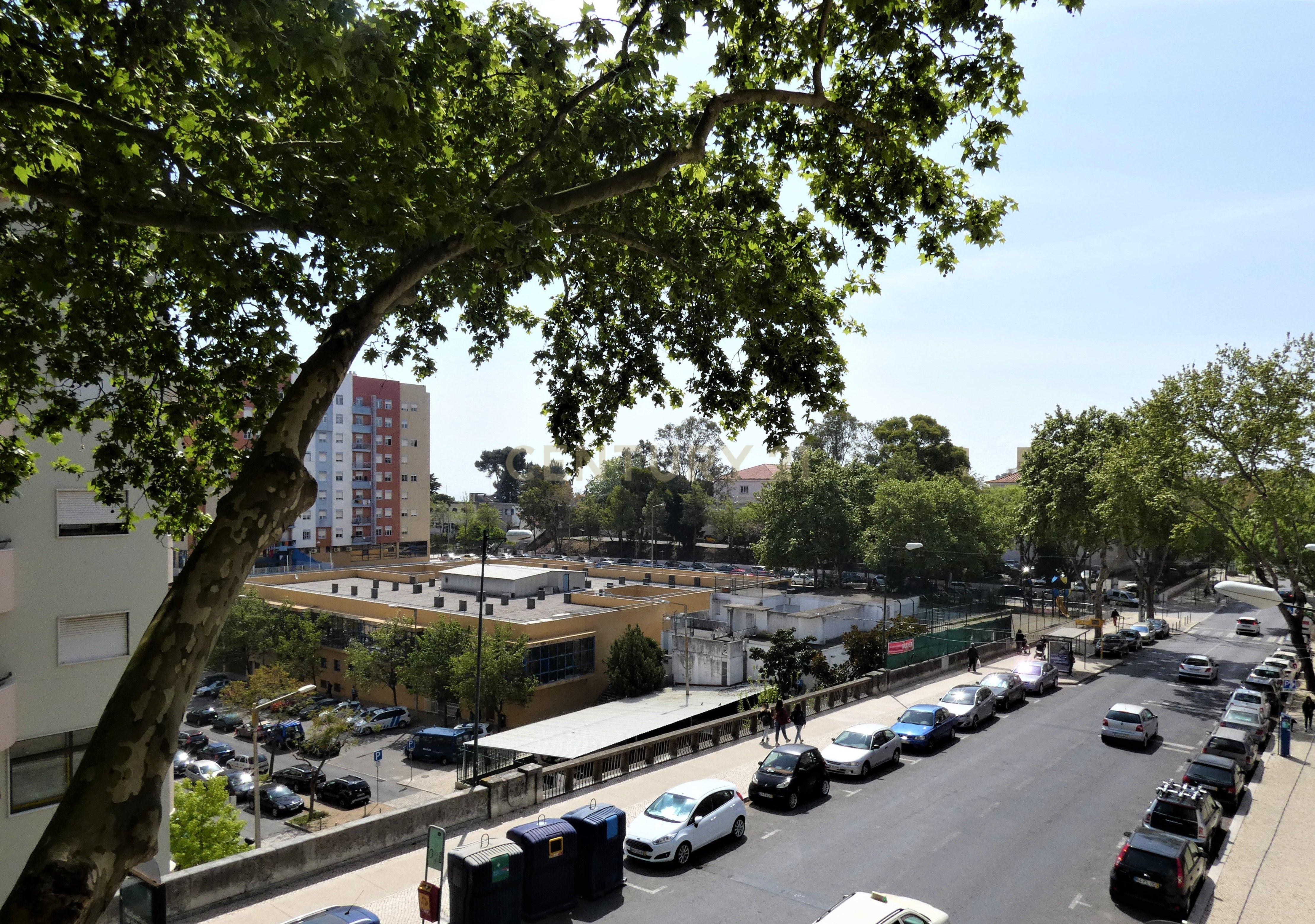 Moderno T1 em prédio com elevador (Penha de França) - Image 13