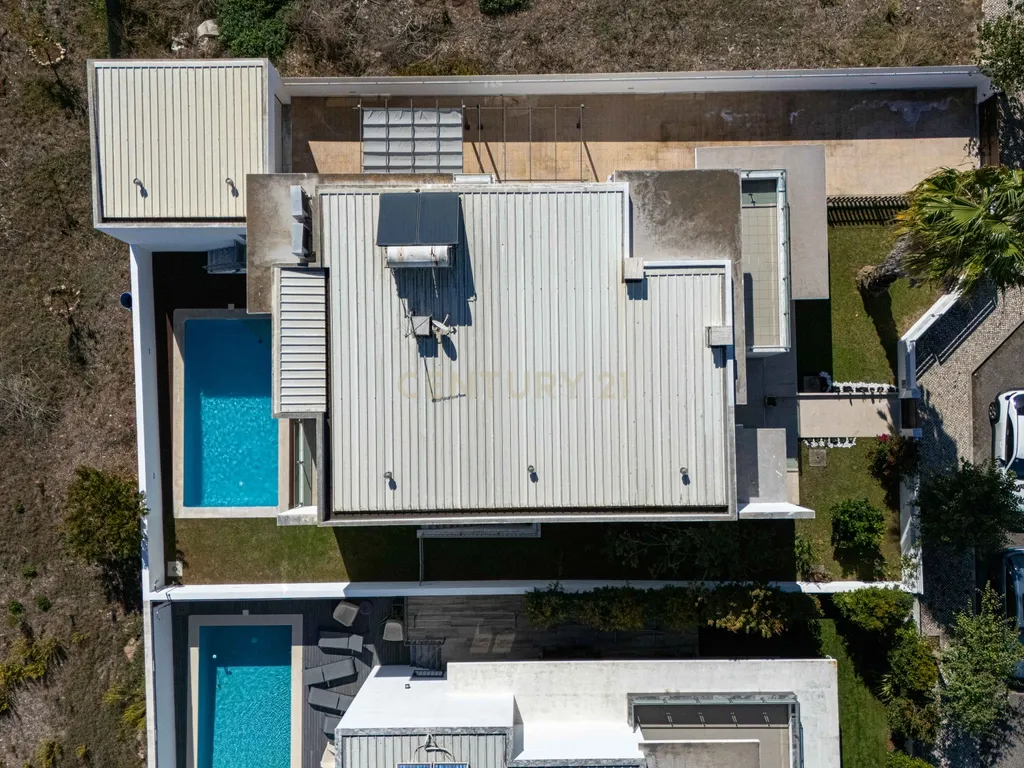 Moradia Isolada de Arquitetura Moderna com Piscina, Jardim e Garagem (Morelena /Pêro Pinheiro) - Image 64