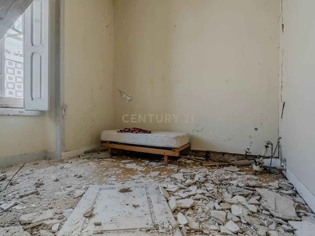 PRÉDIO PARA RECUPERAR, NO CENTRO HISTÓRICO DE PENICHE - Image 35