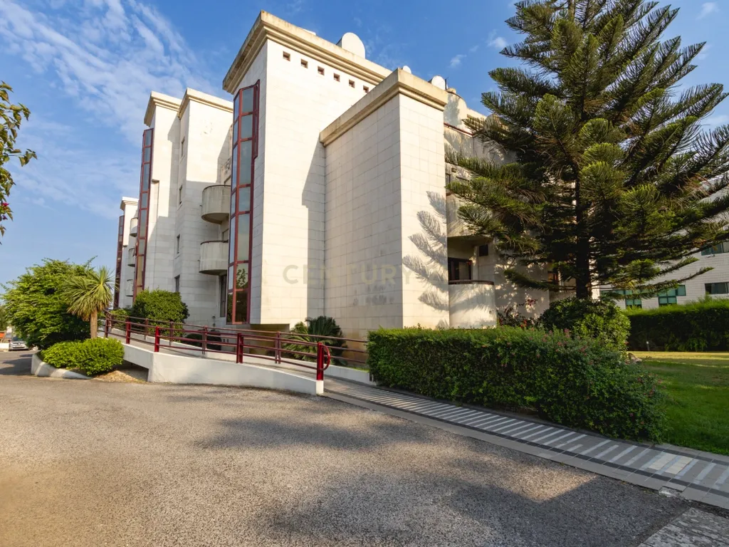 Apartamento T4 com Terraço Privativo e Churrasqueira no Condomínio Lezíria Parque | Vila Franca de Xira - Image 45