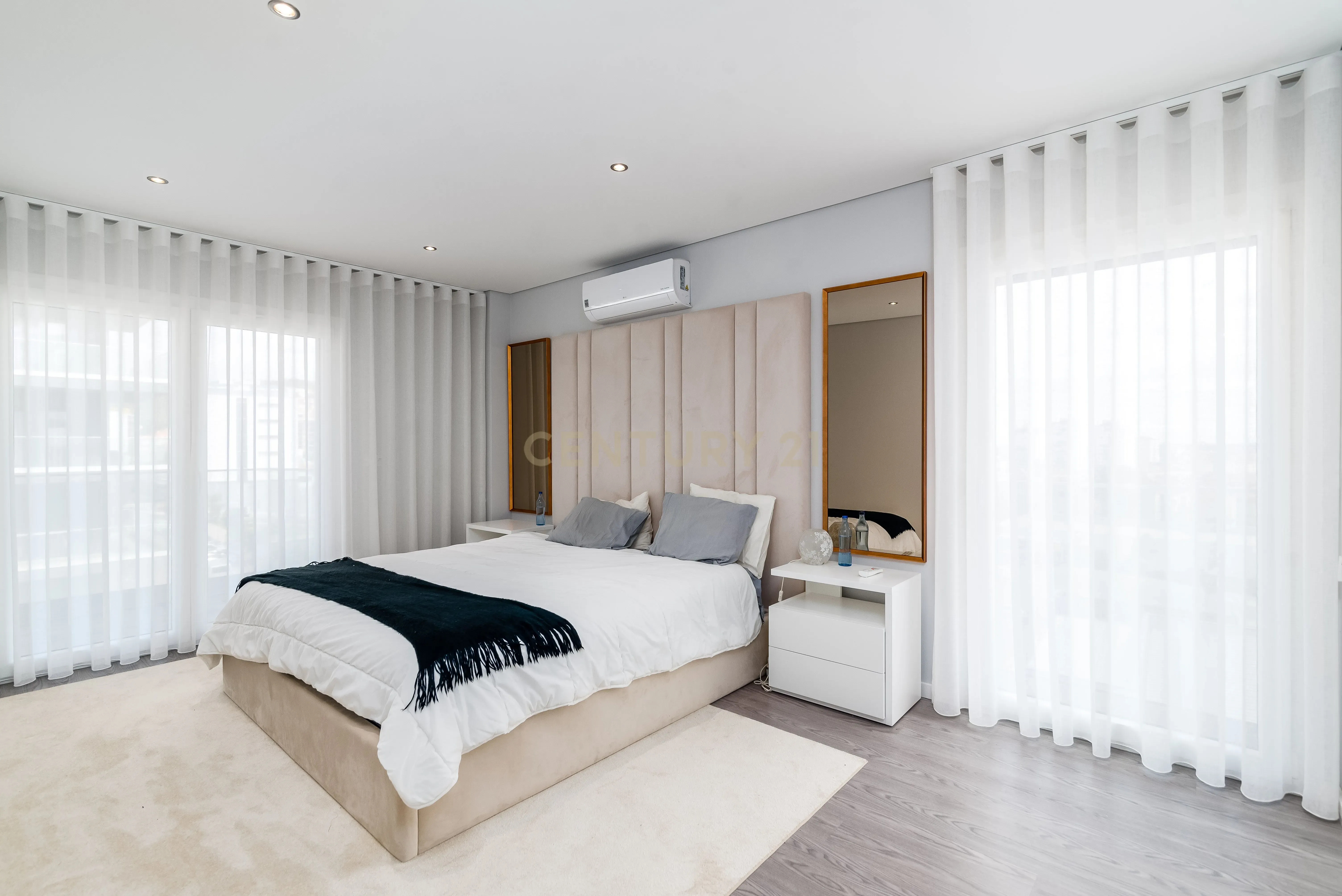 Luxuoso Apartamento T3 em Odivelas com Vista Panorâmica - Image 26