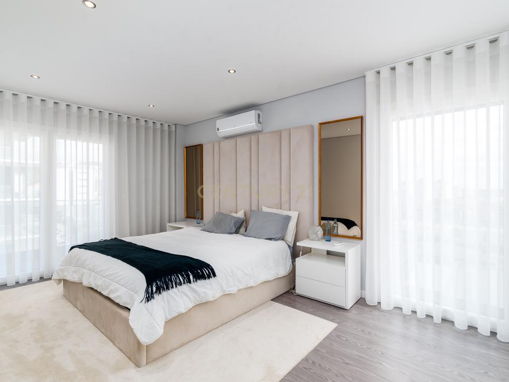 Luxuoso Apartamento T3 em Odivelas com Vista Panorâmica - Image 26