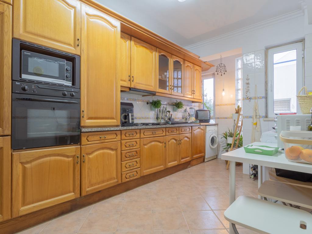 Apartamento T2 na Quinta do Anjo, Setúbal,  com Estacionamento e Piscina Comum - Image 13