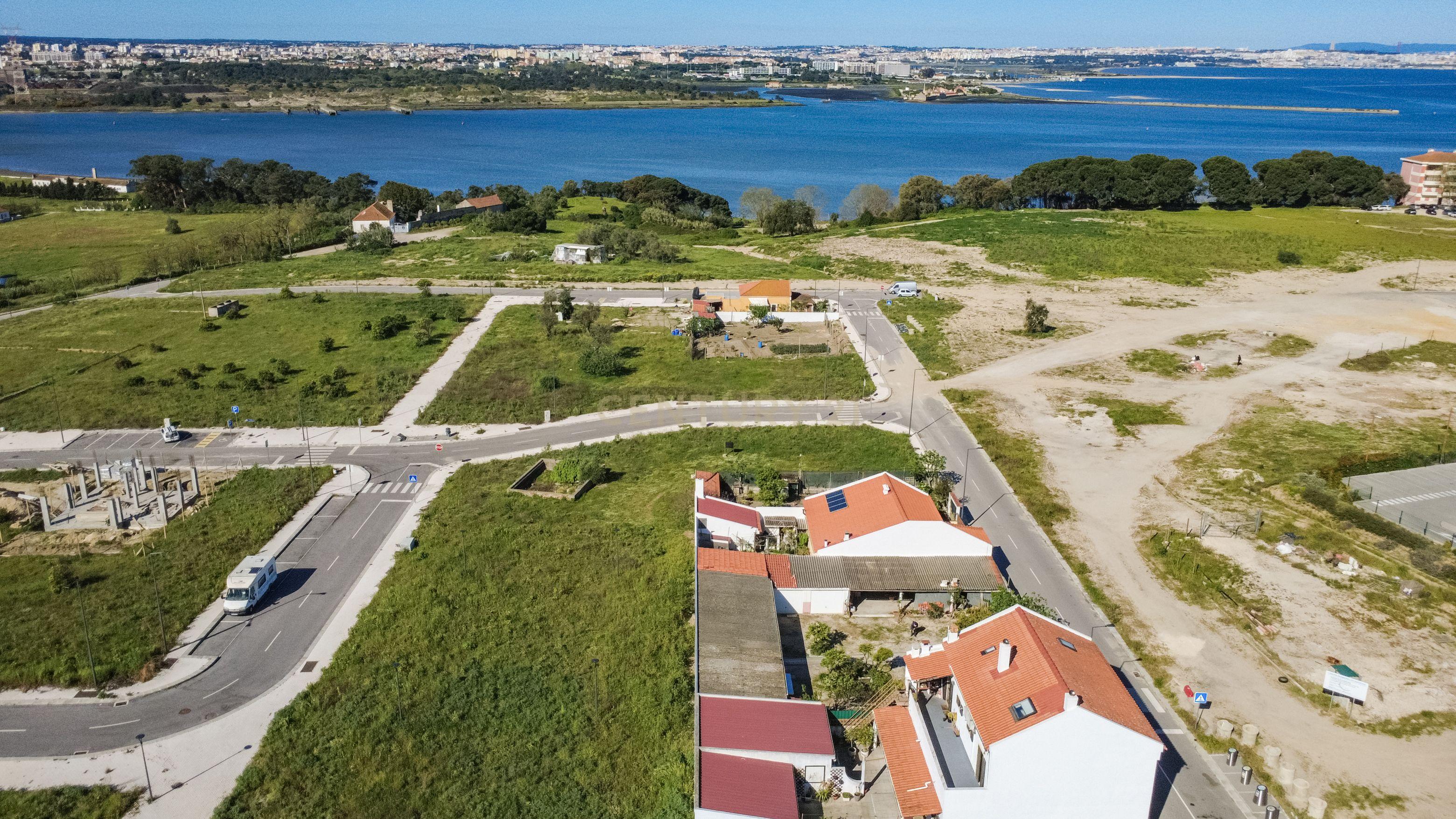 Fotografia 10 de Terreno Urbano em Barreiro