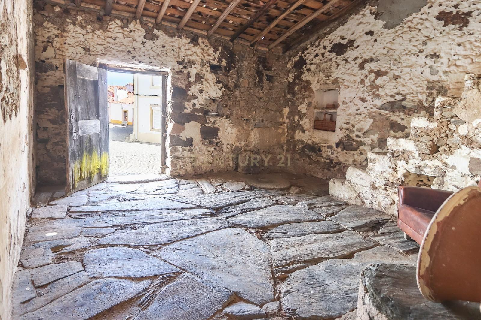 Fotografia 9 de Casa tradicional em pedra com espaço exterior em São Matias, Nisa