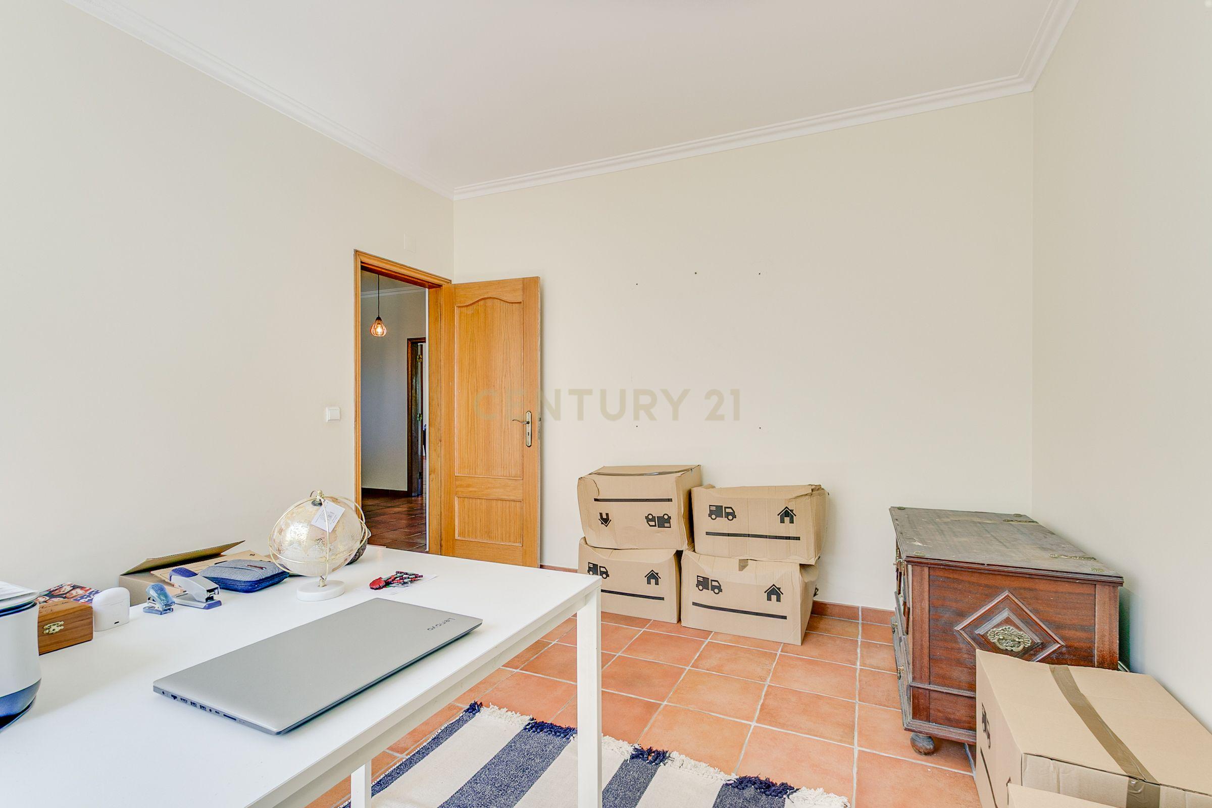 Moradia Rural T4 com Piscina e Jardim — Entre Setúbal e Lisboa - Image 5