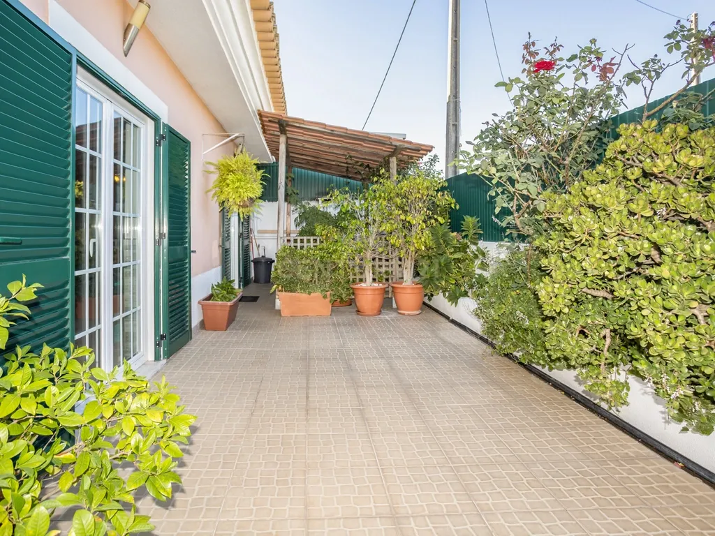 Moradia T4 em Setúbal | Conforto, Espaço e Privacidade - Image 32