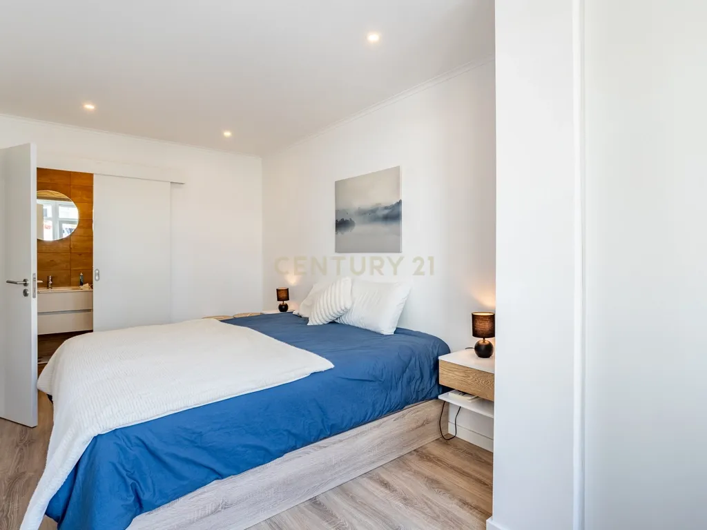 Apartamento T3 totalmente renovado, Laranjeiro. - Image 8