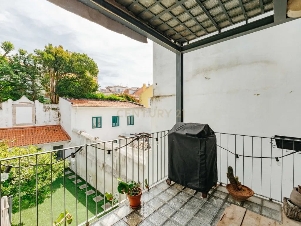 T2 Remodelado Com Terraço, São Bento, Misericórdia - Image 12