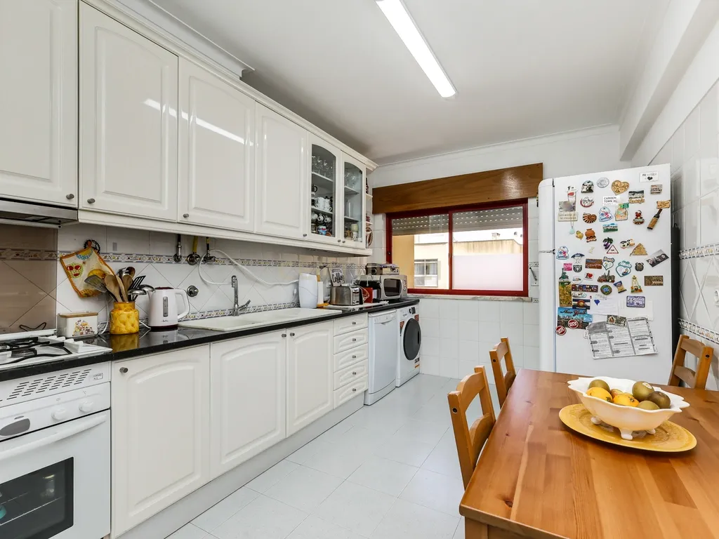 Apartamento T3 com 129m2 e Garagem, na Quinta Da Piedade - Image 19