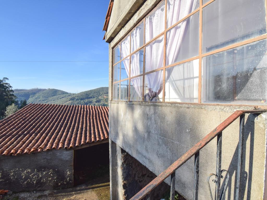 M4 para Remodelar com Terreno, Arrecadação e Vistas Panorâmicas – A 10 Minutos de Coimbra e Perto da Serra da Lousã - Image 26