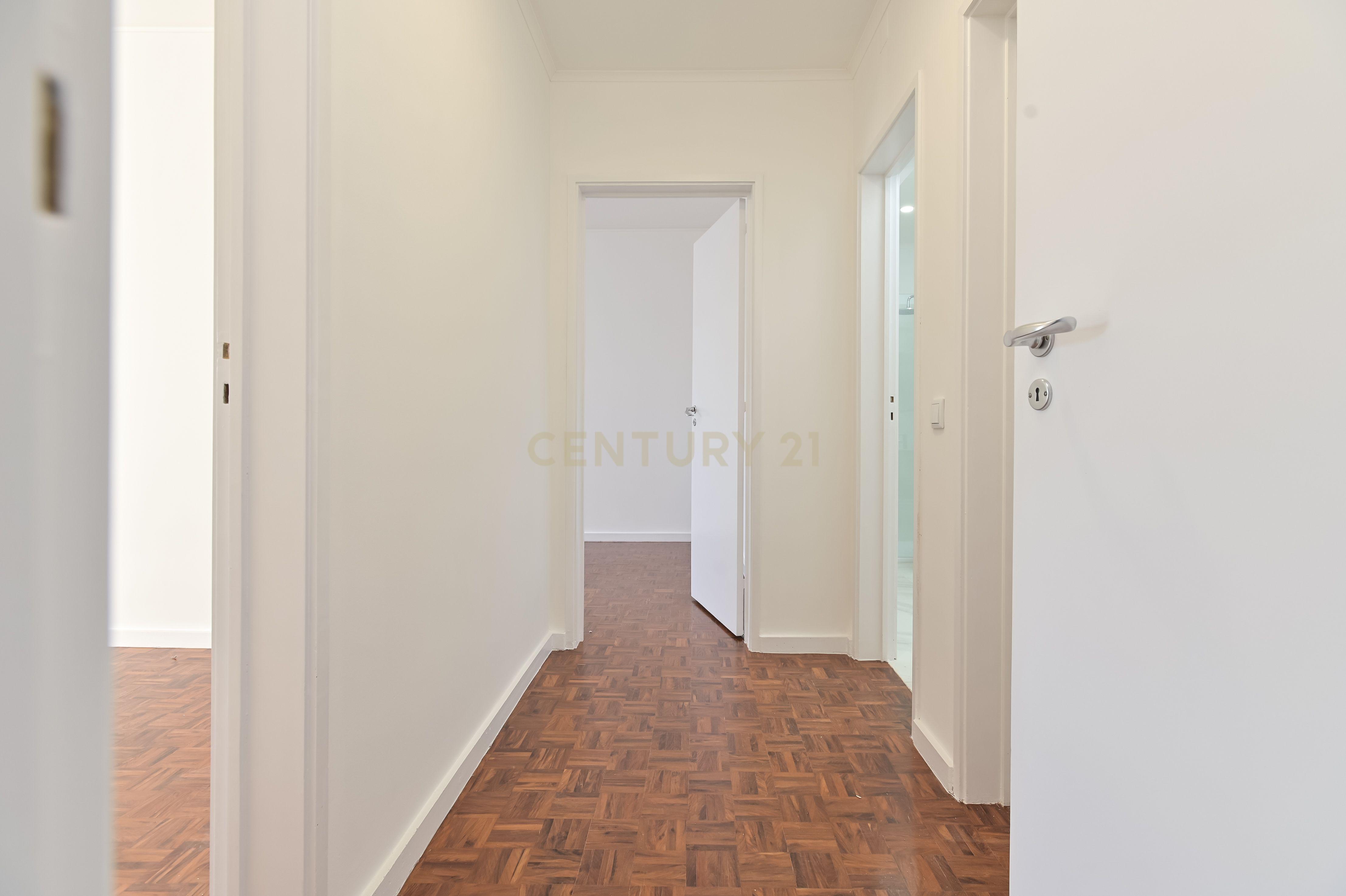 Apartamento T2 renovado para arrendamento em São Domingos de Benfica, Lisboa – další