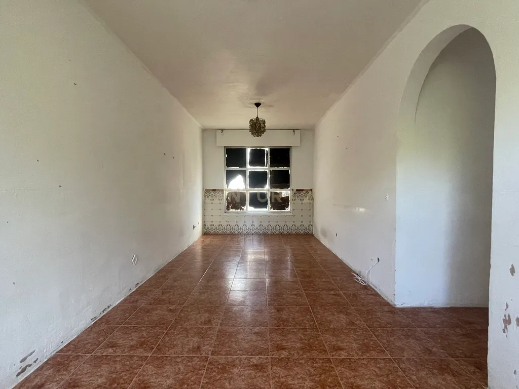 Apartamento T2 para Reabilitar, em São Sebastião, em Setúbal - Image 2