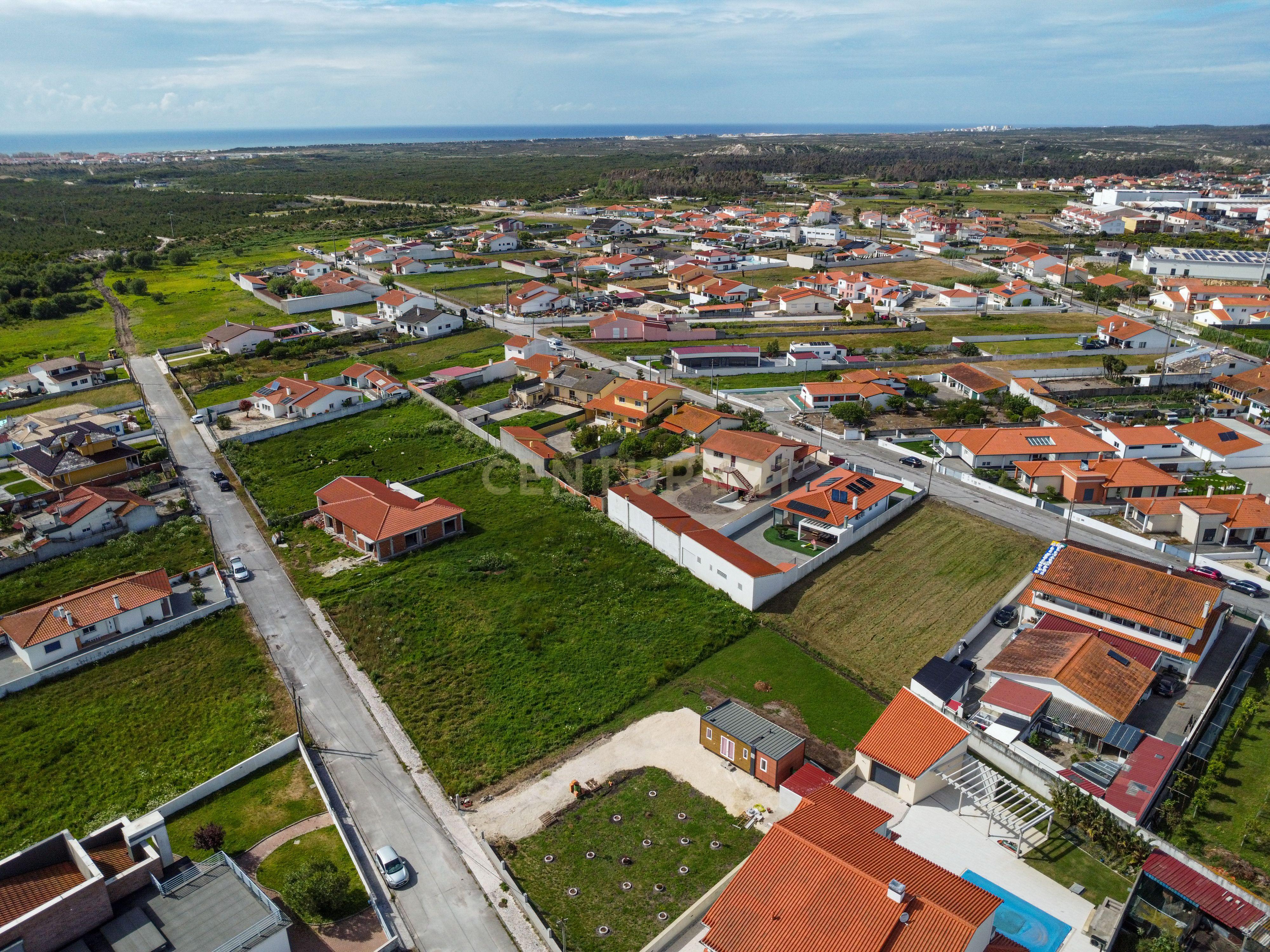 Fotografia 3 de TERRENO URBANO PARA CONSTRUÇÃO EM VIEIRA DE LEIRIA COM  1.039 m²