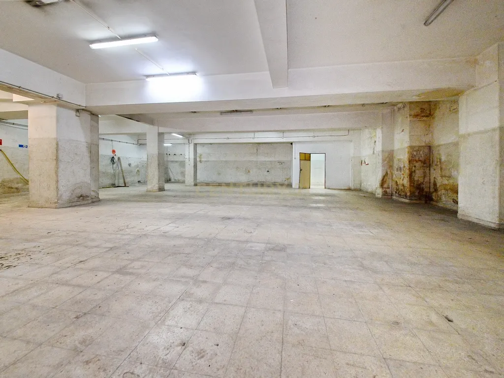 Espaço Comercial na Av. Defensores de Chaves, em Lisboa - Image 15