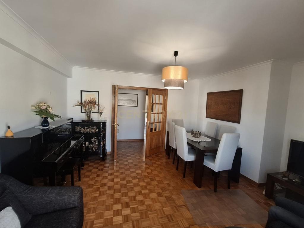 Apartamento T2 no Alto da Faia em Telheiras - Image 5