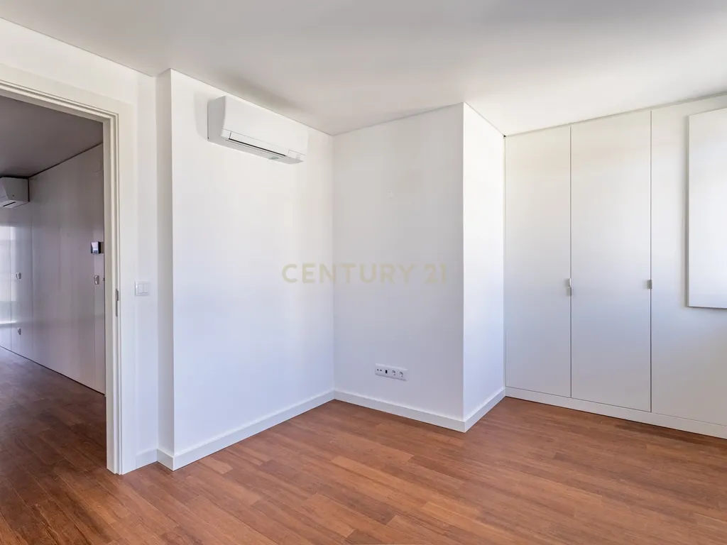 Apartamento T2 novo com varanda Rua Palmira Lisboa - Image 11