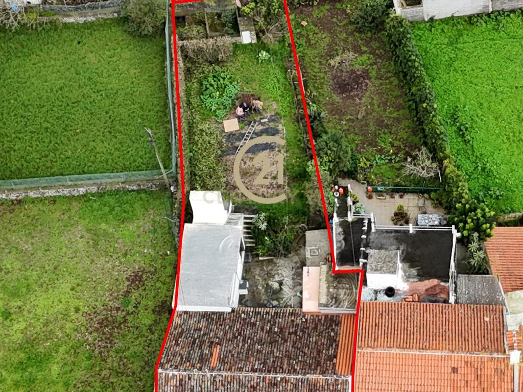 Casa T2 Típica e Acolhedora em São Sebastião, ideal para quem procura tranquilidade. - Image 9