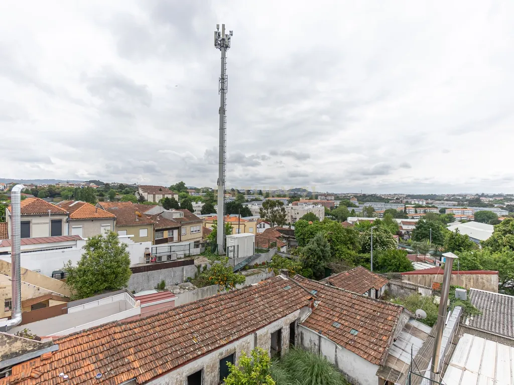 T2 Renovado com Vista Cidade – Rua de São Roque da Lameira, Campanhã - Image 34