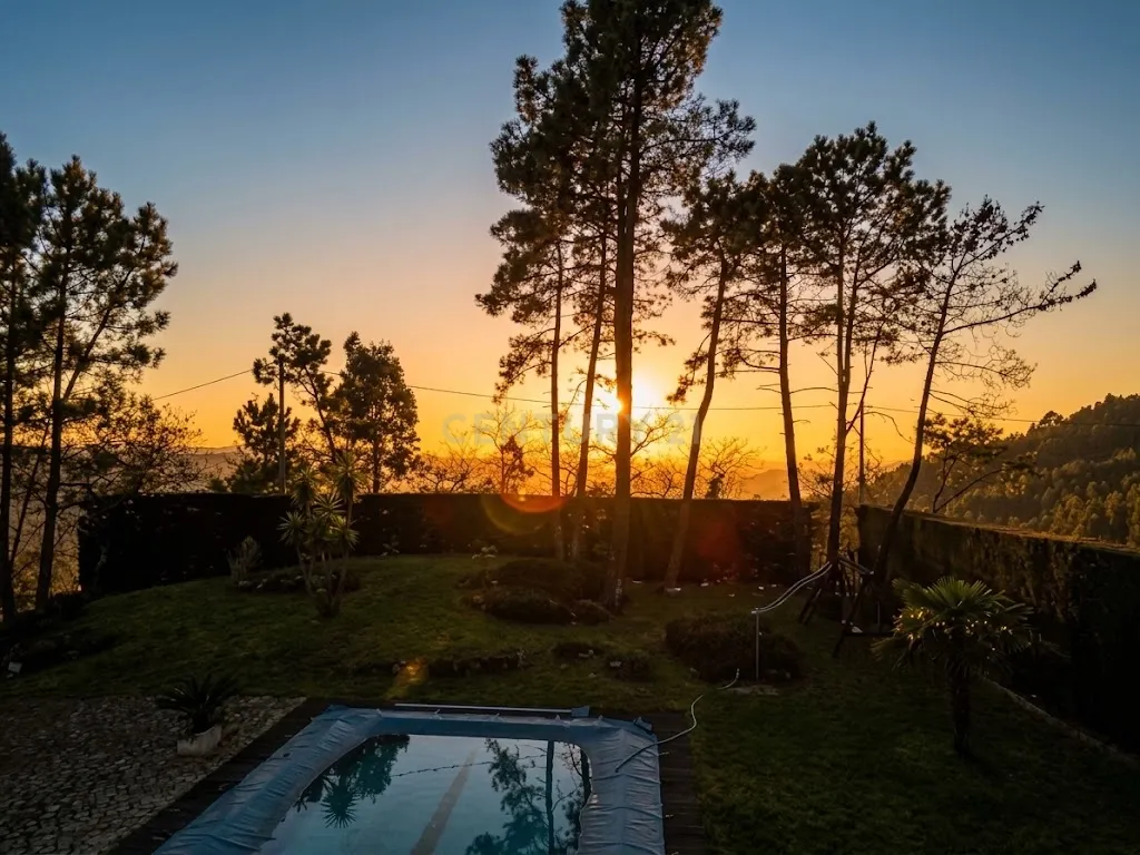 Magnífica Moradia Térrea em Pedra com Piscina e campo futebol no Gerês - Image 13