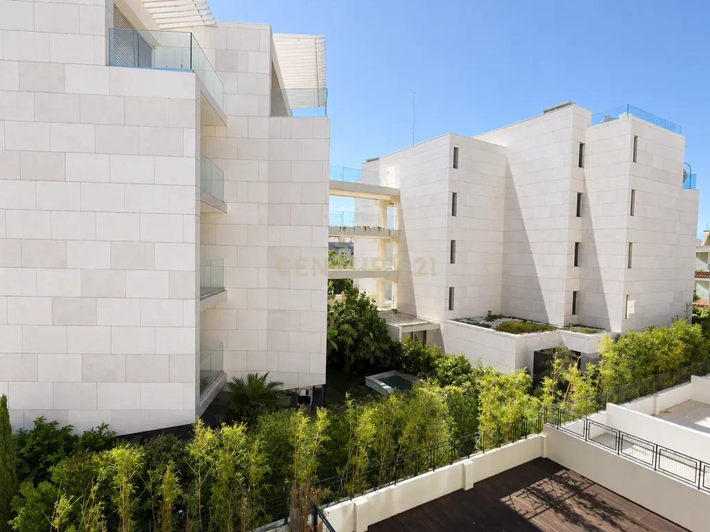 Apartamento T3 como novo centro de Cascais e com vista mar - Image 9