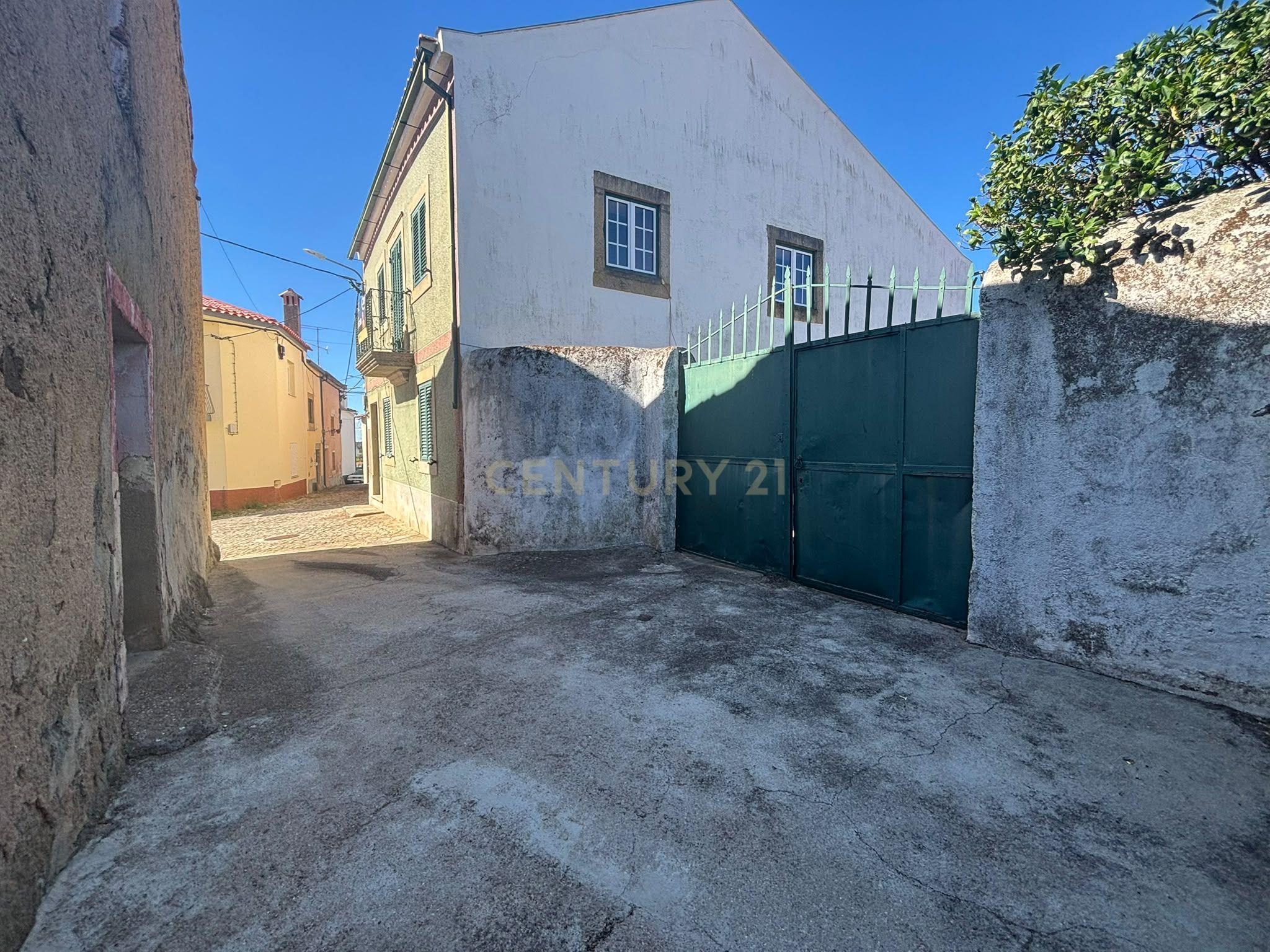 Fotografia 3 de Excelente Oportunidade! Moradia T3 com Terraço em Mata, Castelo Branco