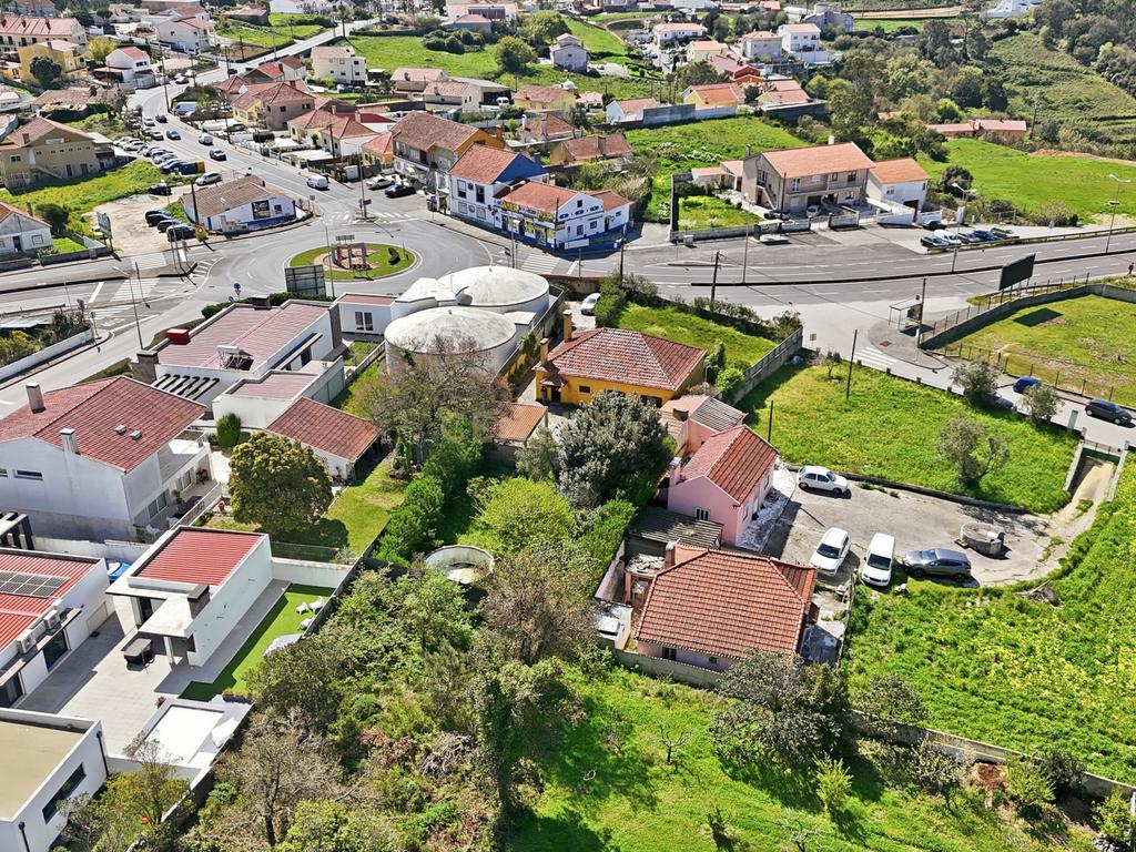 Moradia T3 com Jardim, Churrasqueira e Alma a 10 Minutos do Mar - Image 15