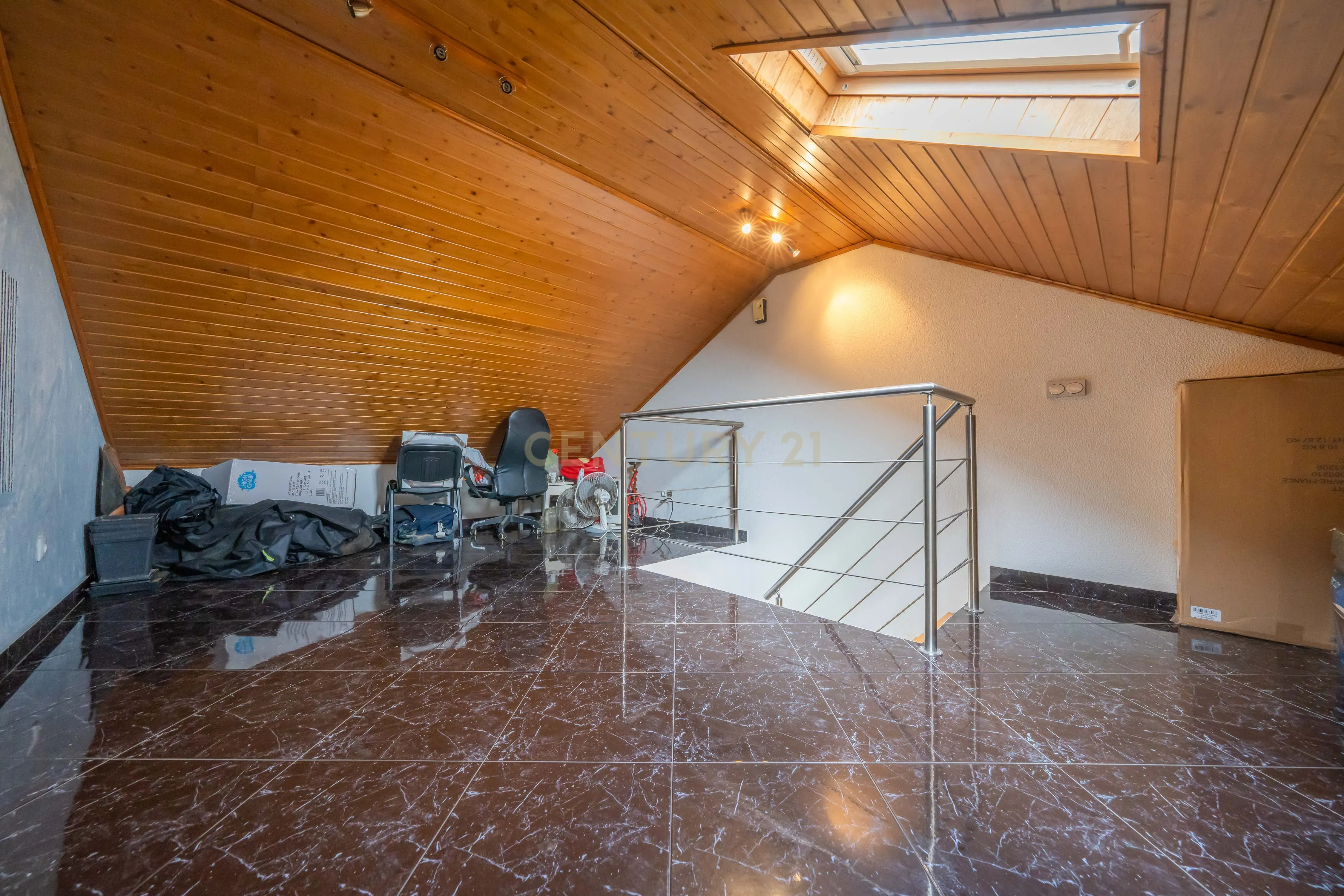 Moradia T2+1 com Aproveitamento de Sótão, Varanda e Quintal, no Peixe Frito, em Setúbal - Image 27