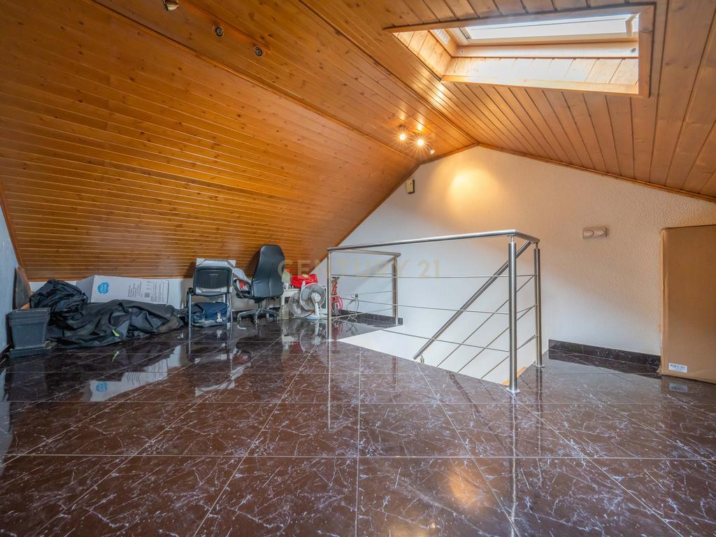 Moradia T2+1 com Aproveitamento de Sótão, Varanda e Quintal, no Peixe Frito, em Setúbal - Image 27