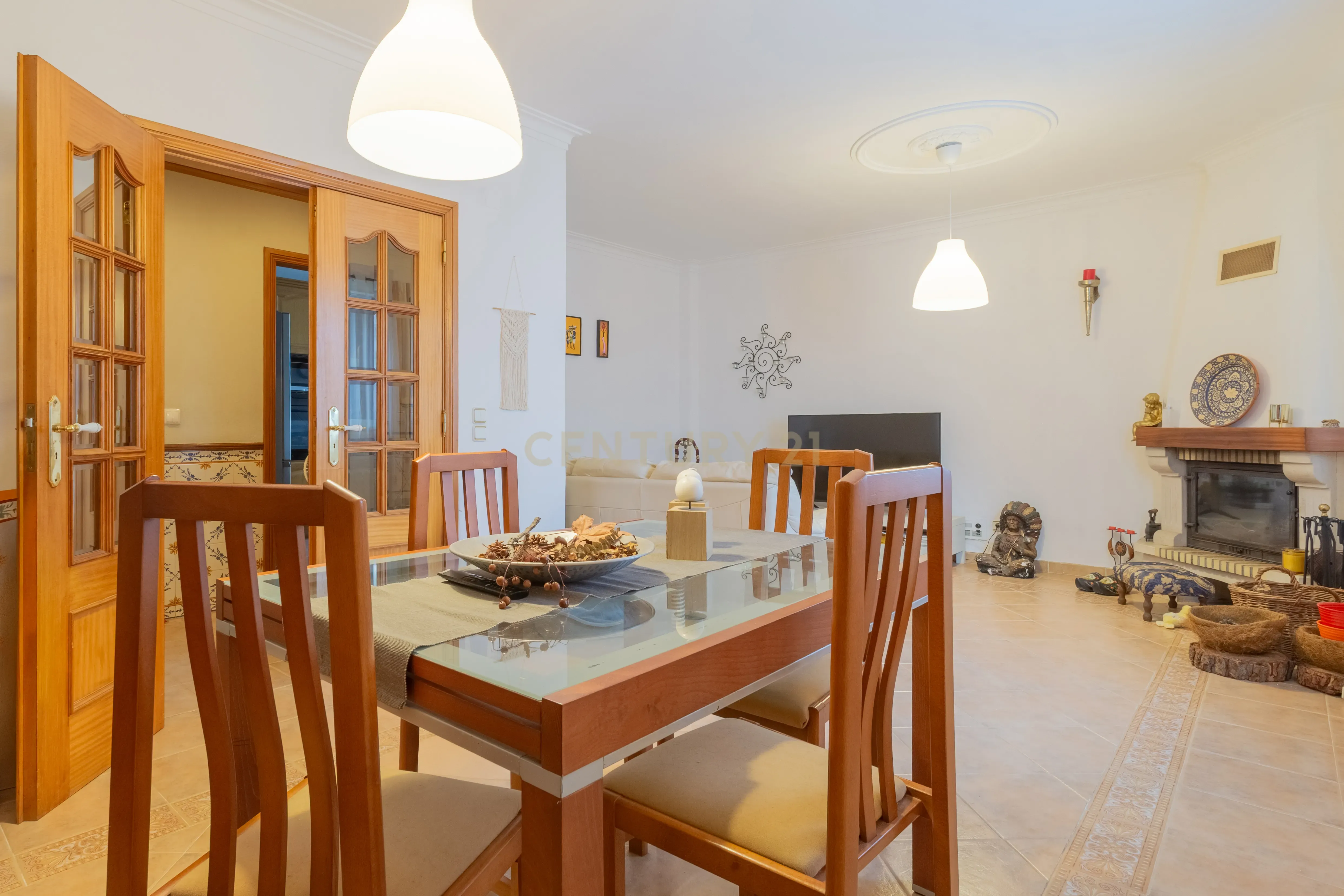Apartamento T2 na Quinta do Anjo, Setúbal, com Estacionamento e Piscina Comum - Image 5