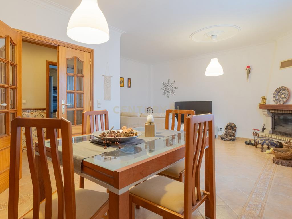 Apartamento T2 na Quinta do Anjo, Setúbal,  com Estacionamento e Piscina Comum - Image 5