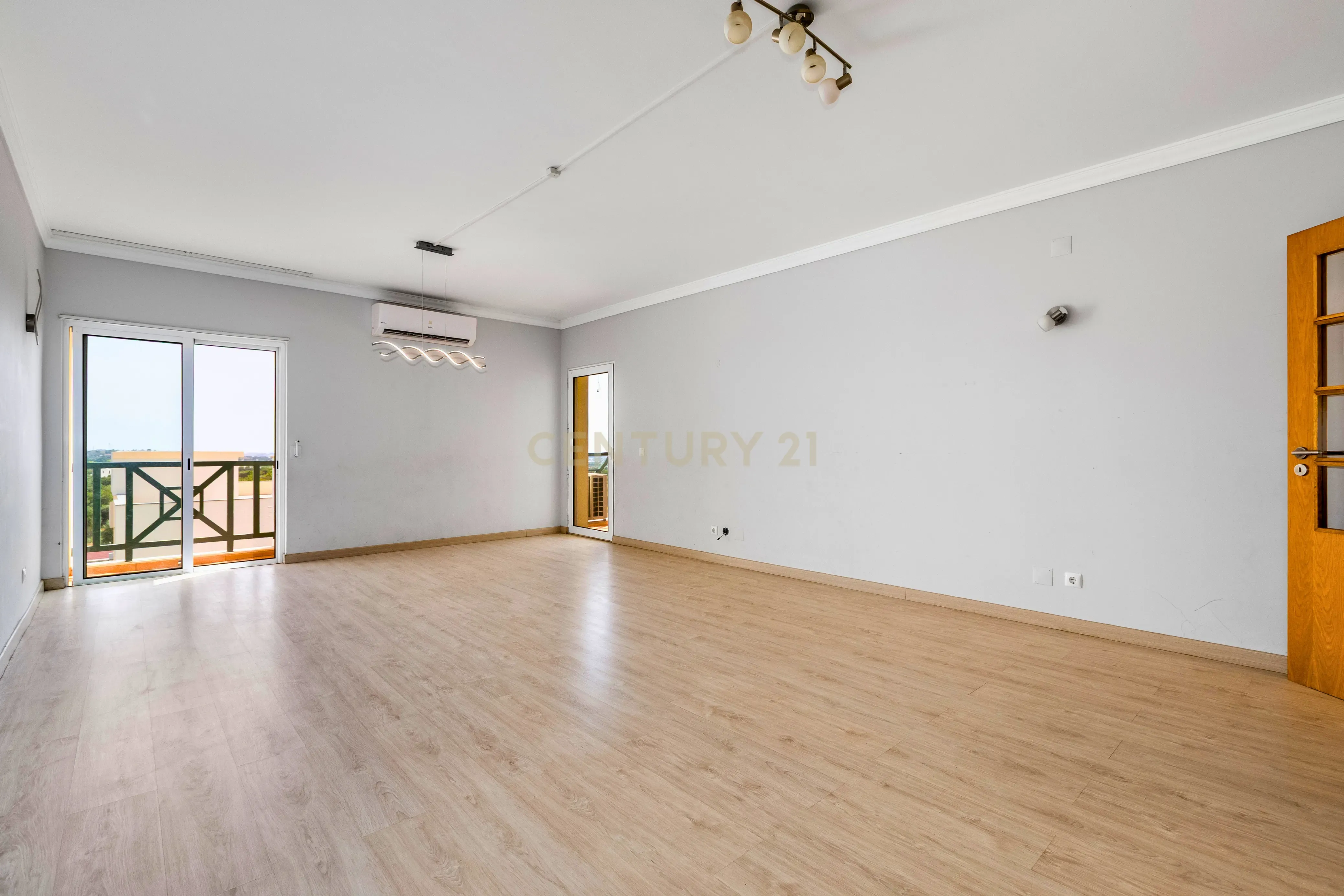 Fotografia 4 de Apartamento Morderno T4 com Vista Mar, Elevador , Garagem e 166 m² em Estoi