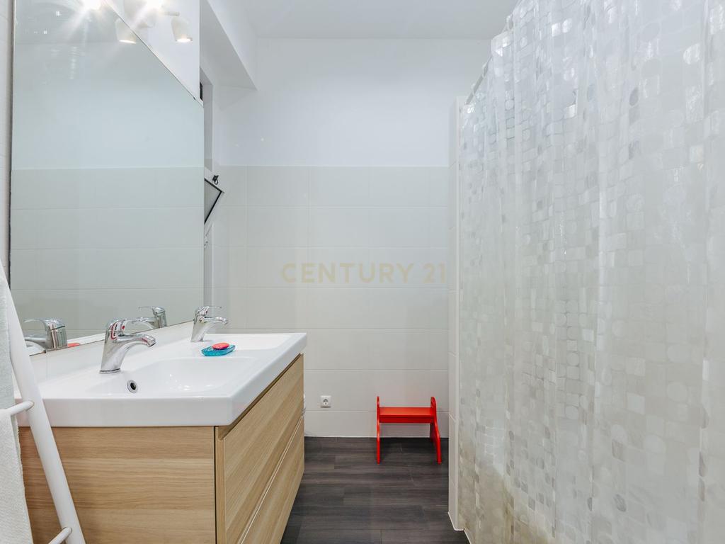 Apartamento Renovado em Avenidas Novas, Lisboa - Image 16