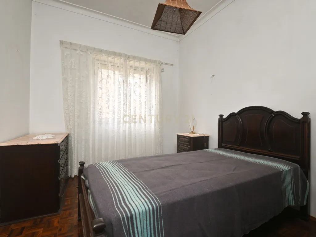 Moradia de gaveto com jardim, sotão e anexo - Porto Salvo (Oeiras) - Image 36