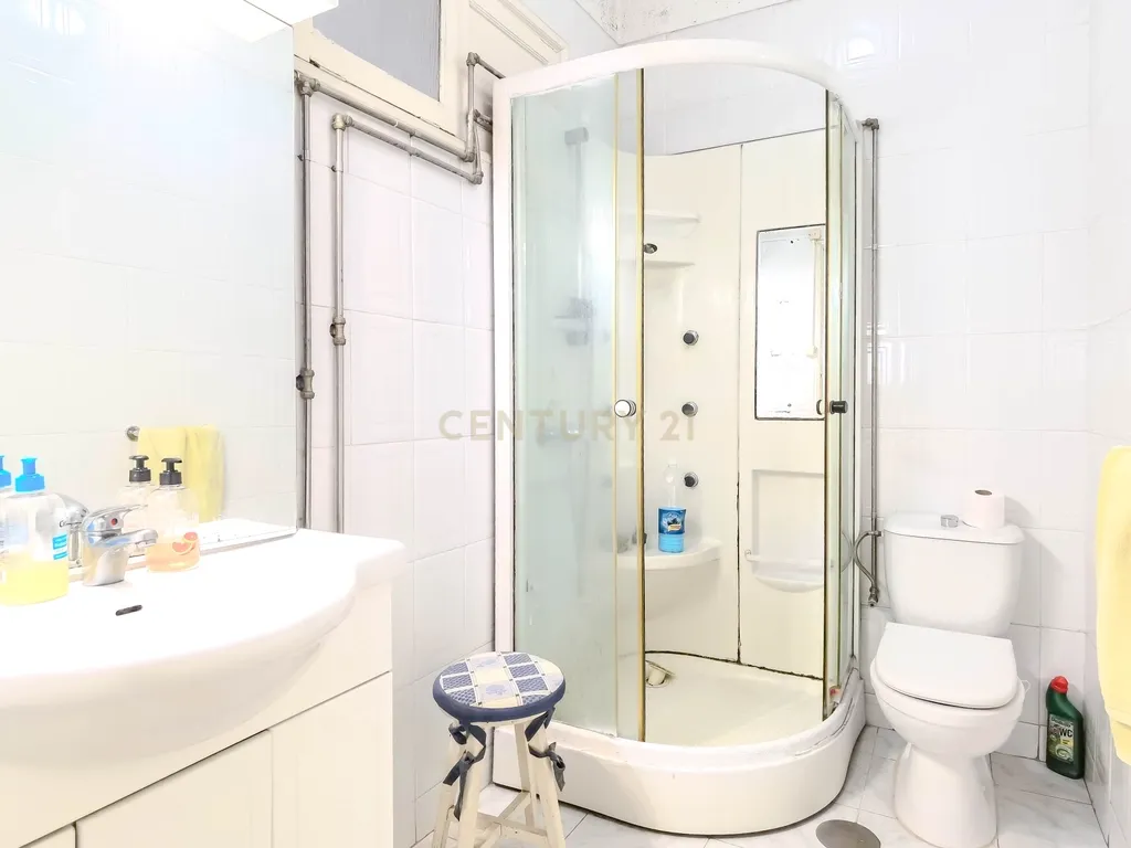 Casa T3 em Gondomar com Vista e Grande Potencial de Recuperação - Image 4